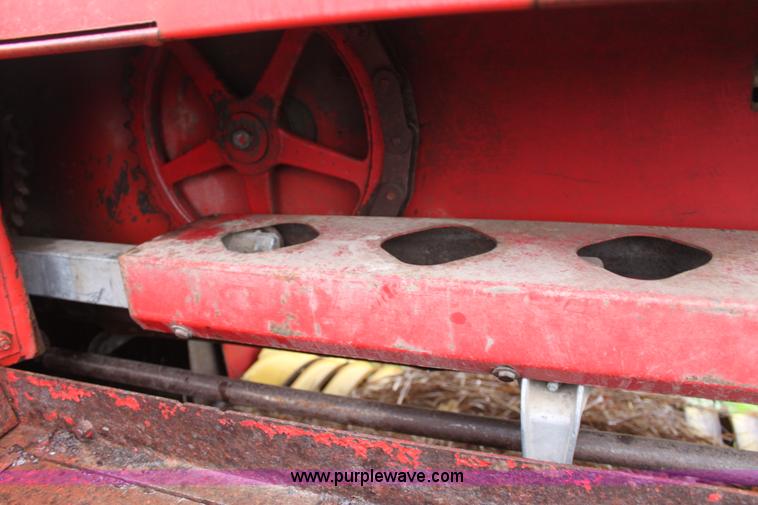 image for item D7536 New Holland Hayliner 278 small square baler