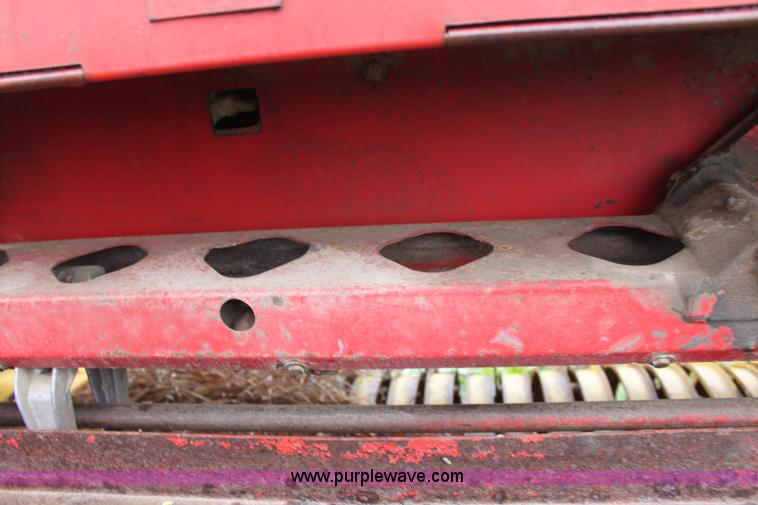 image for item D7536 New Holland Hayliner 278 small square baler