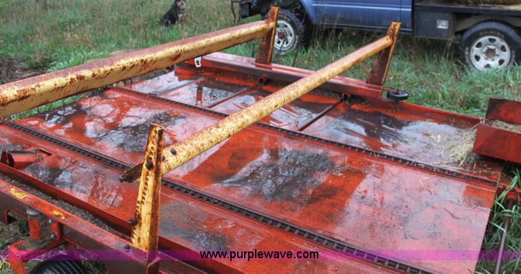 image for item D7536 New Holland Hayliner 278 small square baler