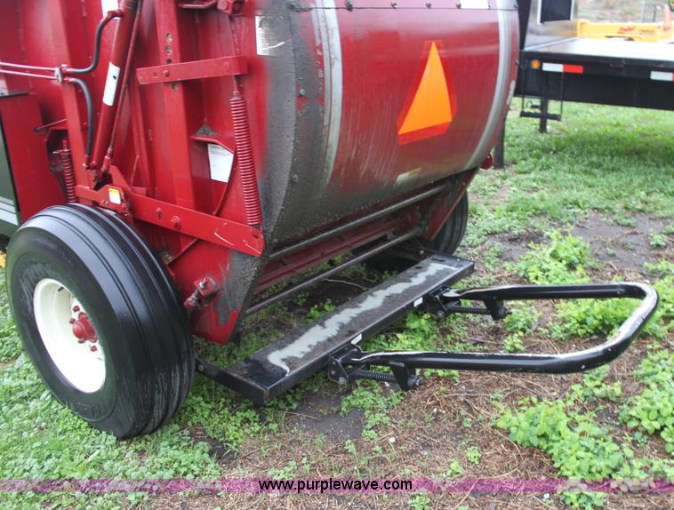 image for item D7540 M&W 4500 round baler