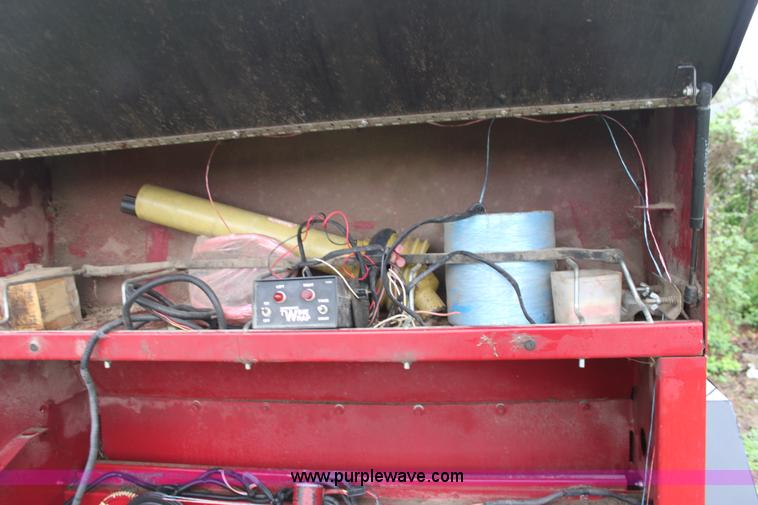 image for item D7540 M&W 4500 round baler