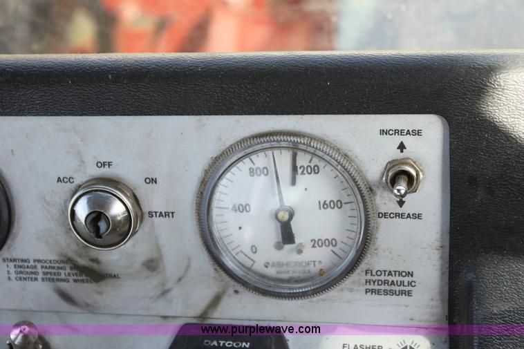 image for item D7573 1999 Case IH 8850 swather