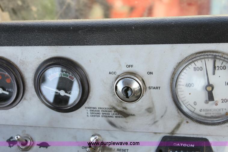 image for item D7573 1999 Case IH 8850 swather