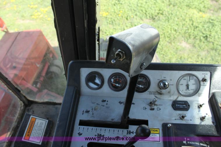 image for item D7573 1999 Case IH 8850 swather