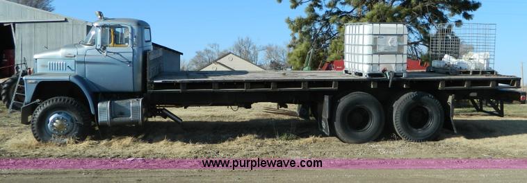 image for item E9486 1975 Dodge military truck