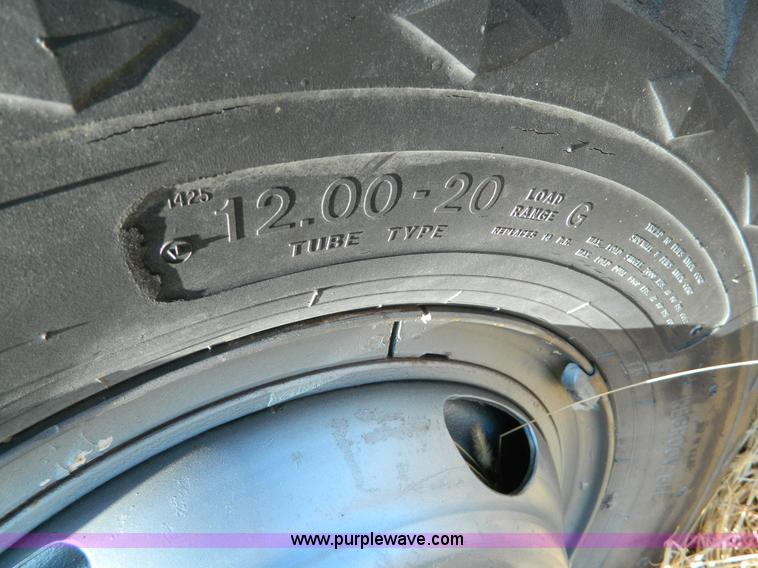 image for item E9486 1975 Dodge military truck