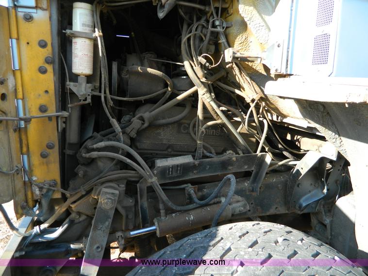 image for item E9486 1975 Dodge military truck