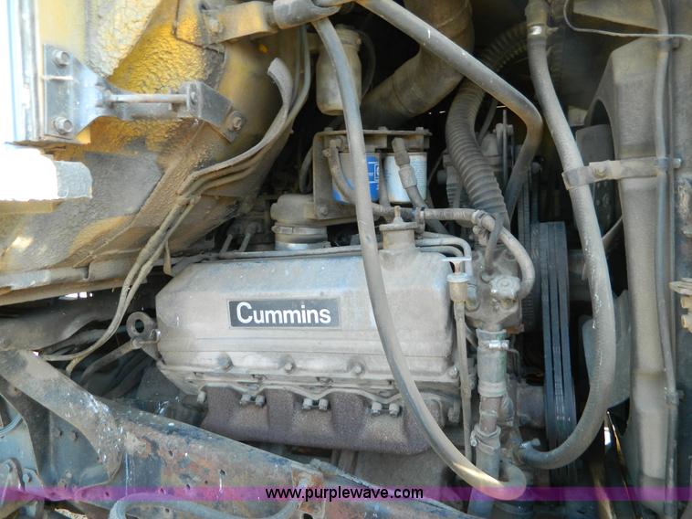 image for item E9486 1975 Dodge military truck