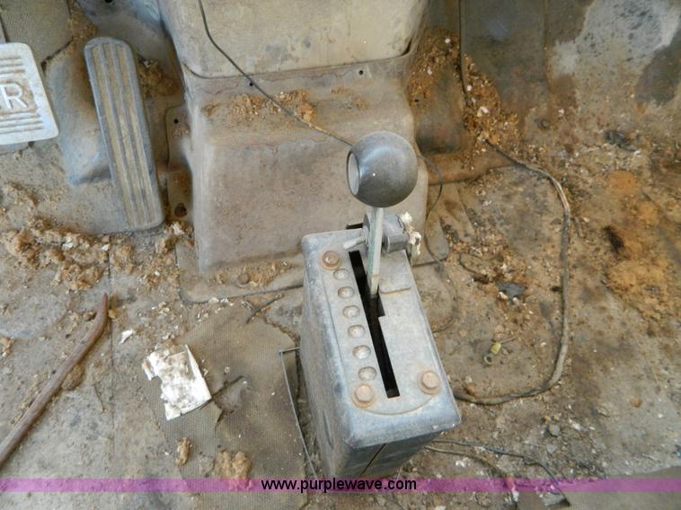 image for item E9486 1975 Dodge military truck