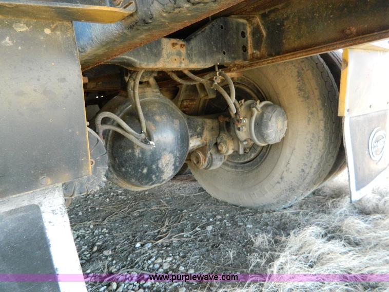 image for item E9486 1975 Dodge military truck