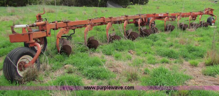 image for item N9047 Wil-Rich 2900MR 10 bottom plow