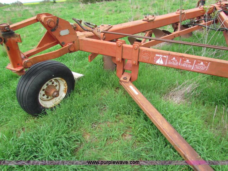 image for item N9047 Wil-Rich 2900MR 10 bottom plow