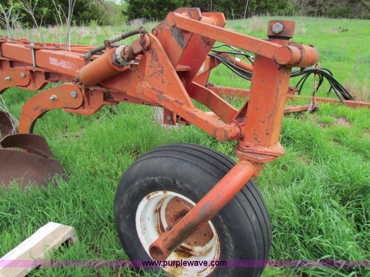 image for item N9047 Wil-Rich 2900MR 10 bottom plow