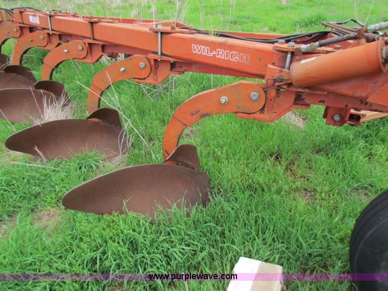 image for item N9047 Wil-Rich 2900MR 10 bottom plow