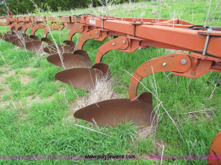 image for item N9047 Wil-Rich 2900MR 10 bottom plow