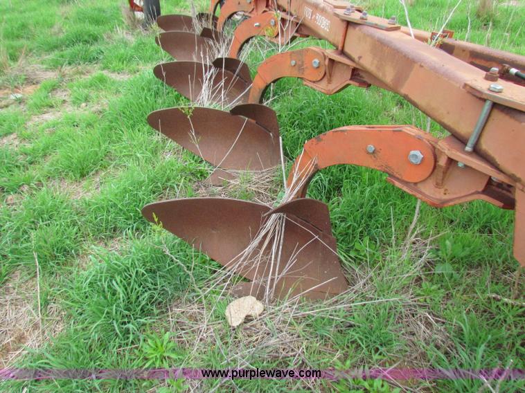image for item N9047 Wil-Rich 2900MR 10 bottom plow