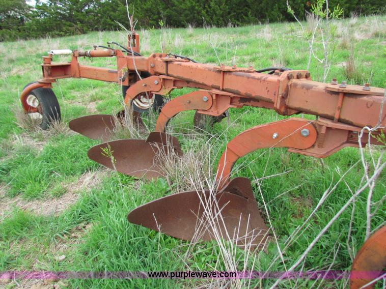image for item N9047 Wil-Rich 2900MR 10 bottom plow