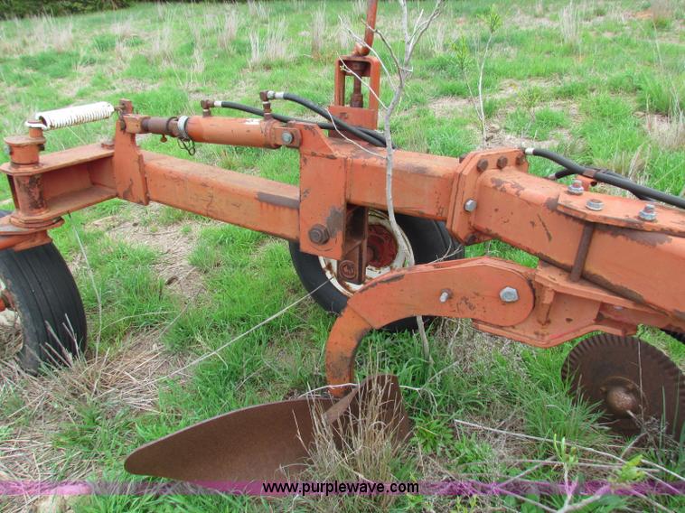 image for item N9047 Wil-Rich 2900MR 10 bottom plow