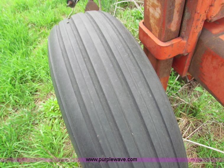 image for item N9047 Wil-Rich 2900MR 10 bottom plow