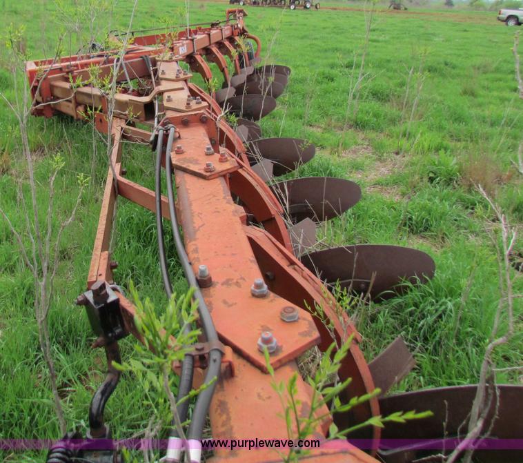 image for item N9047 Wil-Rich 2900MR 10 bottom plow