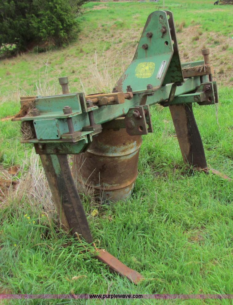 image for item N9048 John Deere two shank ripper