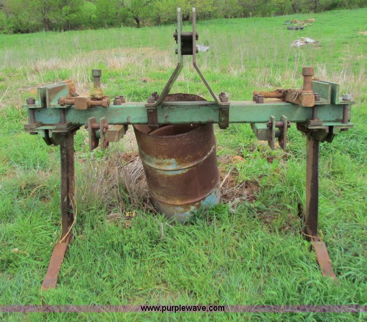 image for item N9048 John Deere two shank ripper