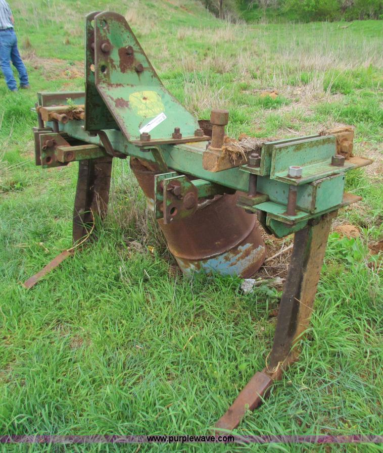 image for item N9048 John Deere two shank ripper