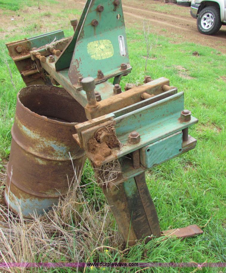 image for item N9048 John Deere two shank ripper