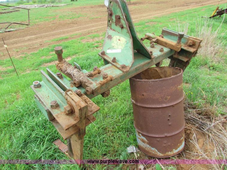image for item N9048 John Deere two shank ripper