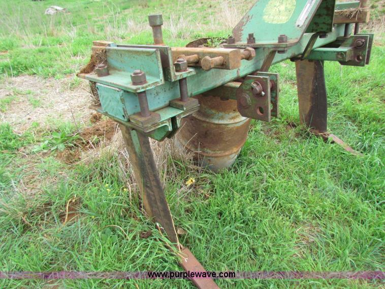 image for item N9048 John Deere two shank ripper