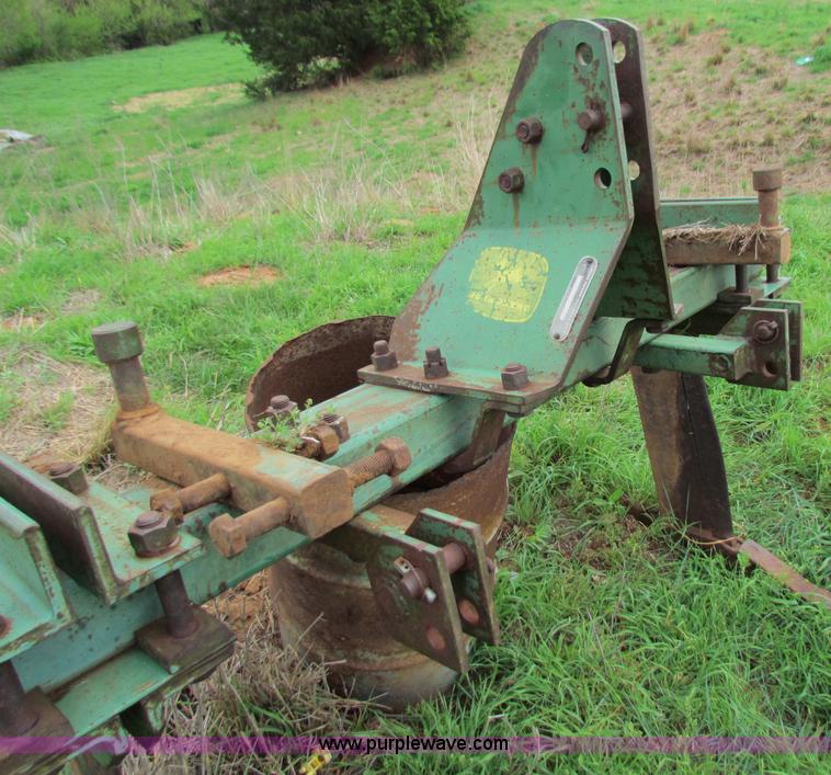 image for item N9048 John Deere two shank ripper