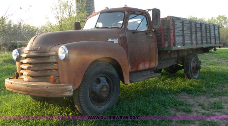 image for item T9775 1949 Chevrolet 6400 grain truck