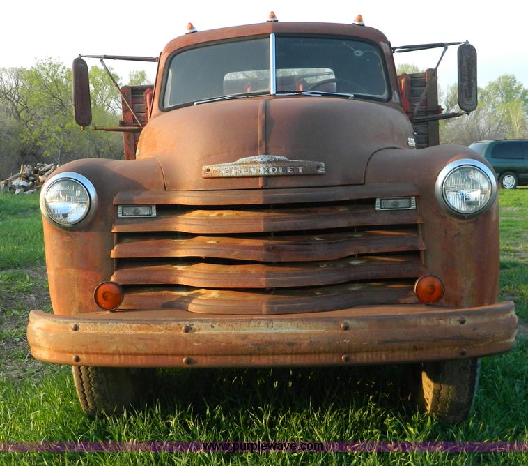 image for item T9775 1949 Chevrolet 6400 grain truck