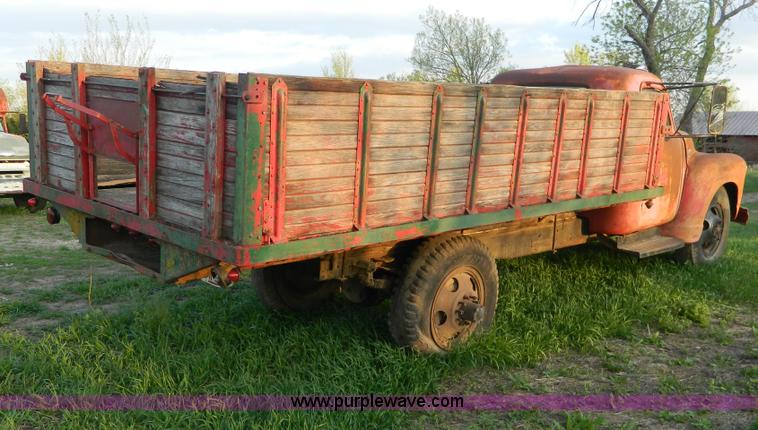 image for item T9775 1949 Chevrolet 6400 grain truck