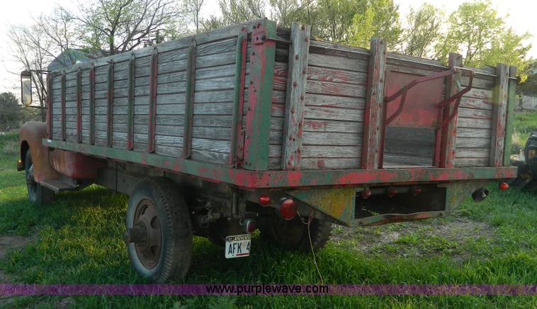 image for item T9775 1949 Chevrolet 6400 grain truck