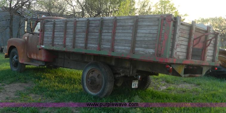 image for item T9775 1949 Chevrolet 6400 grain truck