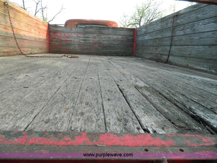 image for item T9775 1949 Chevrolet 6400 grain truck