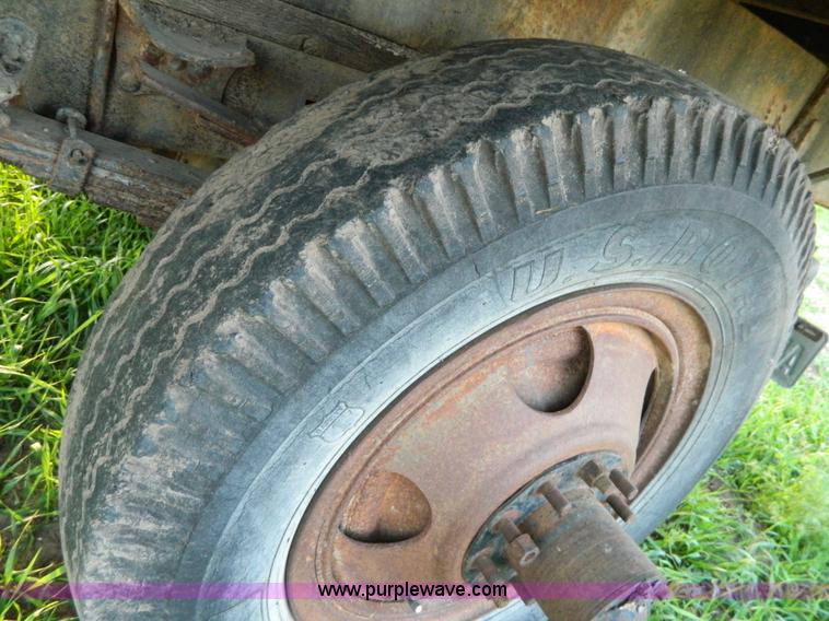 image for item T9775 1949 Chevrolet 6400 grain truck