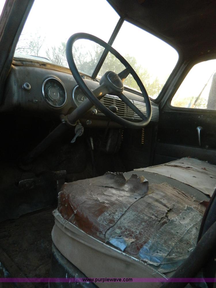 image for item T9775 1949 Chevrolet 6400 grain truck