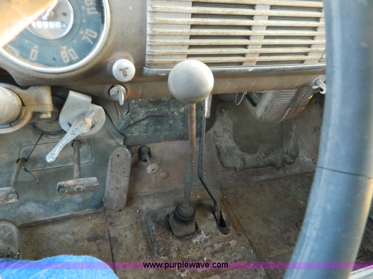 image for item T9775 1949 Chevrolet 6400 grain truck