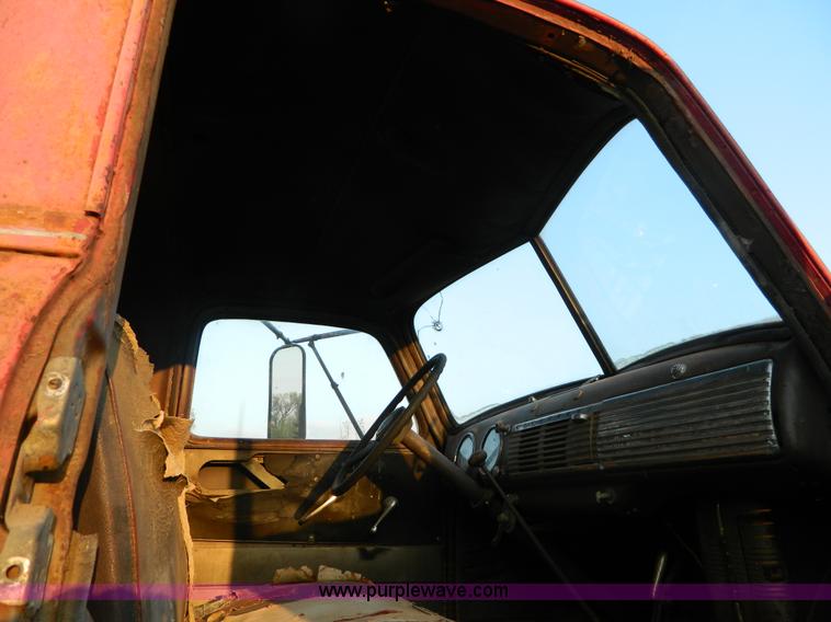 image for item T9775 1949 Chevrolet 6400 grain truck