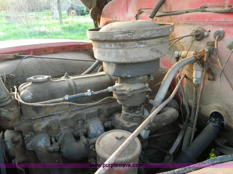 image for item T9775 1949 Chevrolet 6400 grain truck