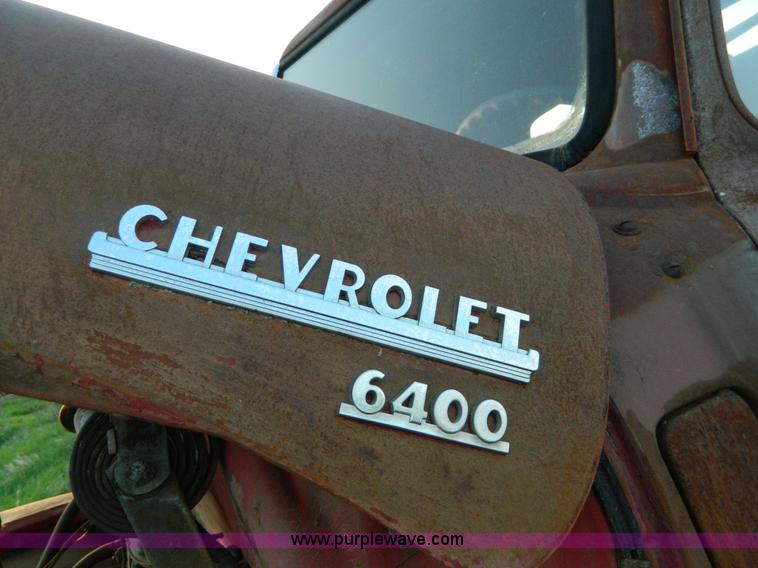 image for item T9775 1949 Chevrolet 6400 grain truck