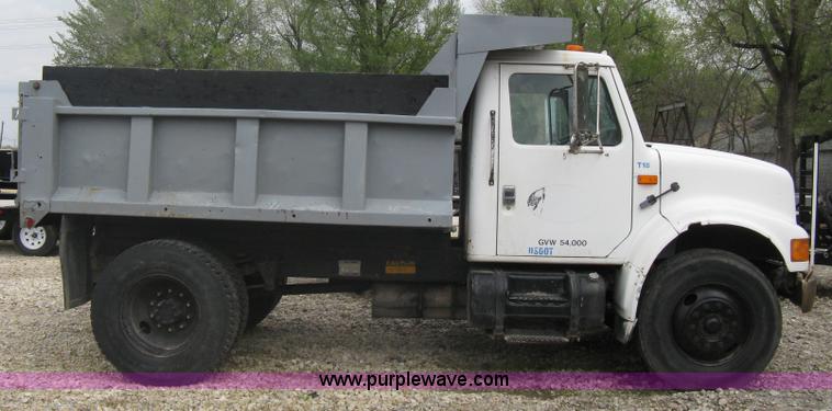image for item A6151 1990 International 4700 dump truck