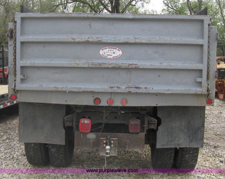 image for item A6151 1990 International 4700 dump truck