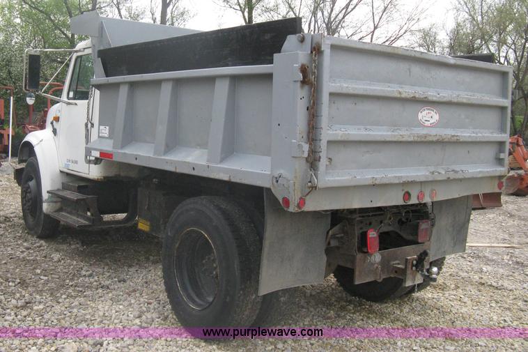 image for item A6151 1990 International 4700 dump truck