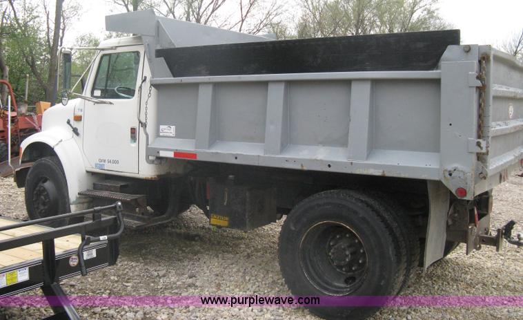 image for item A6151 1990 International 4700 dump truck