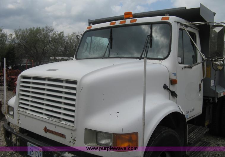 image for item A6151 1990 International 4700 dump truck