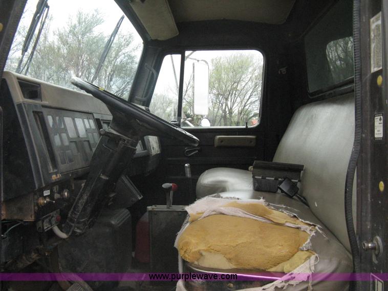 image for item A6151 1990 International 4700 dump truck