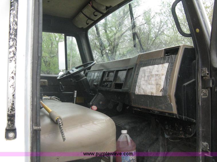 image for item A6151 1990 International 4700 dump truck